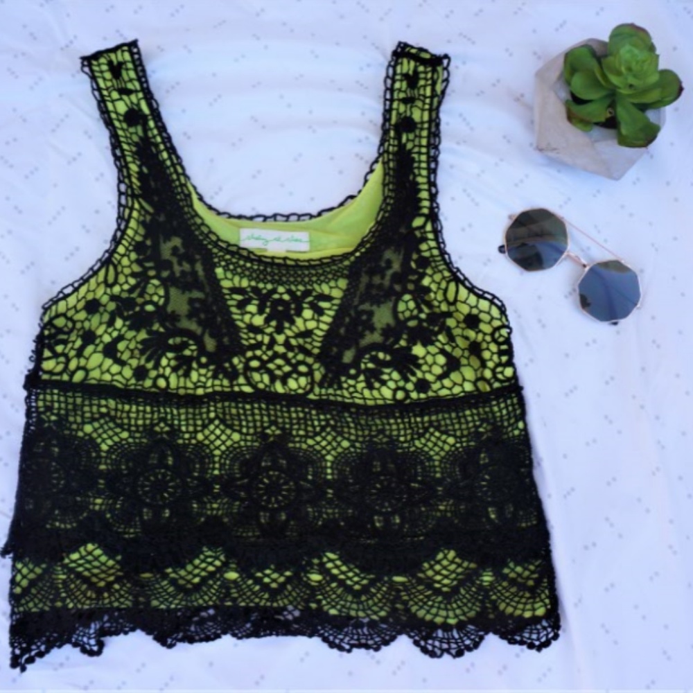 floral lace tank urban outfitter size X-SMALL